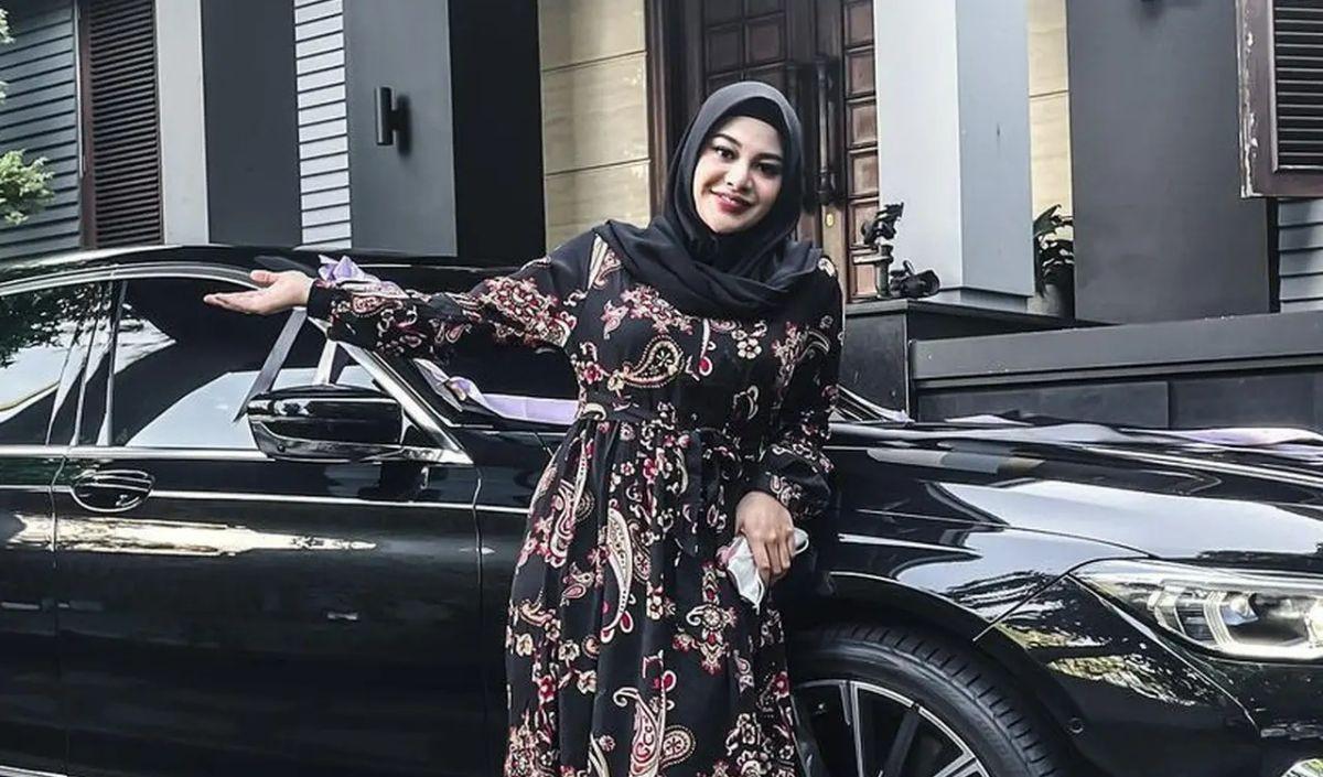 Pada ulang tahunnya yang ke-23 tahun 2021, Aurel dihadiahi sebuah mobil oleh Atta Halilintar.