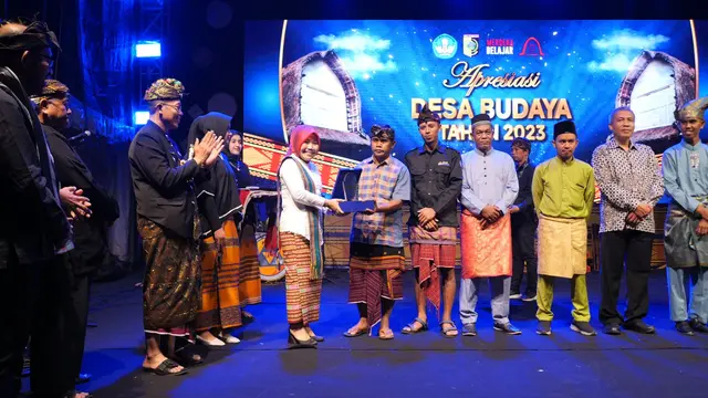 Kementerian Pendidikan, Kebudayaan, Riset, dan Teknologi (Kemendikbudristek) menganugerahkan Penghargaan Desa Budaya 2023 di Desa Pringgasela, Lombok Timur, Nusa Tenggara Timur (NTT).