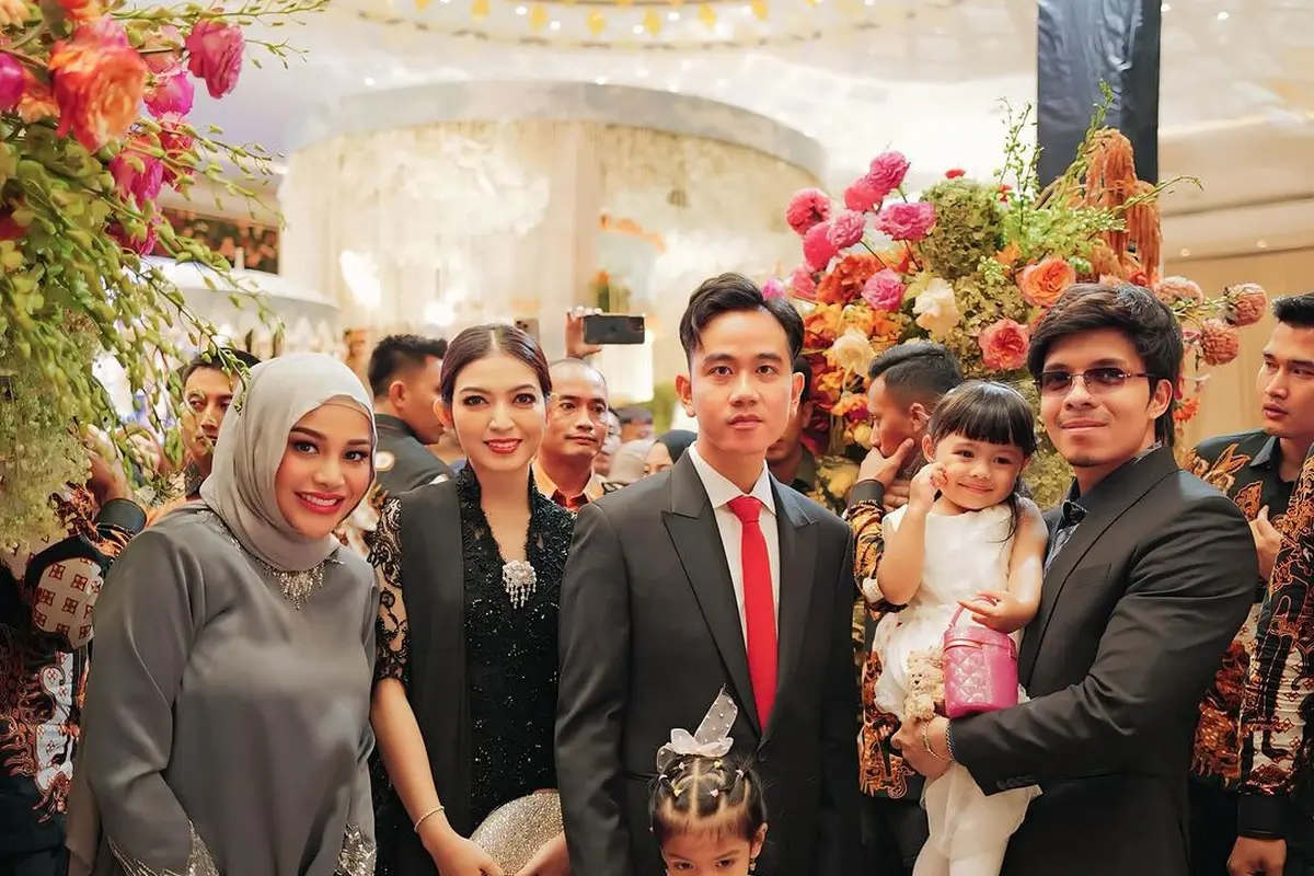 Potret Tampilan Anggun Istri Wakil Presiden Selvi Ananda Berkebaya Hitam Hadir di Pernikahan Anggota MPR