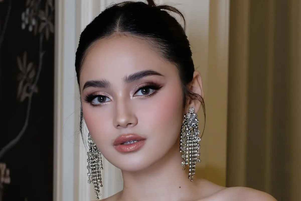 Potret Syifa Hadju Memukau dengan Glam Makeup Look di Resepsi Maxime Bouttier dan Luna Maya