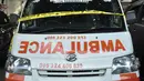 Penampakan ambulans Partai Gerindra yang diamankan polisi terparkir di halaman Mapolda Metro Jaya, Jakarta, Kamis (23/5/2019). Ambulans milik Partai Gerindra Tasikmalaya berpelat nomor B 9686 PCF tersebut diamankan polisi karena diduga mengangkut batu dalam Aksi 22 Mei. (merdeka.com/Iqbal Nugroho)
