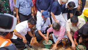 Menteri Dalam Negeri (Mendagri) Muhammad Tito Karnavian menghadiri acara groundbreaking (peletakan batu pertama) pembangunan huntap di Sibolga, Sumut. (Istimewa)