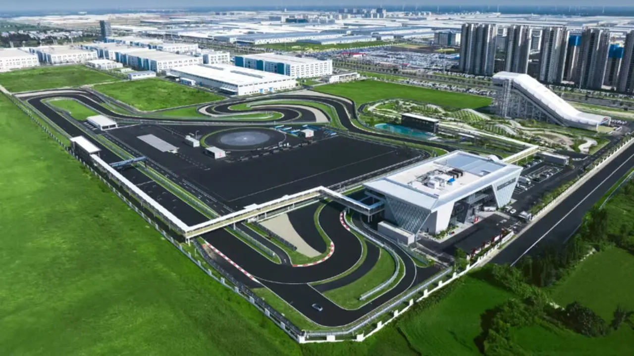 Sirkuit balap serba medan (all-terrain race track) pertama BYD di Zhengzhou, Tiongkok (BYD)