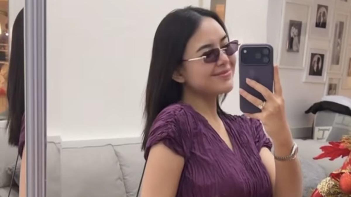 Tampilan Amanda Manopo Jelang Natal Kenakan Head To Toe Serba Ungu dari Dress hingga Tenteng Tas Hermes