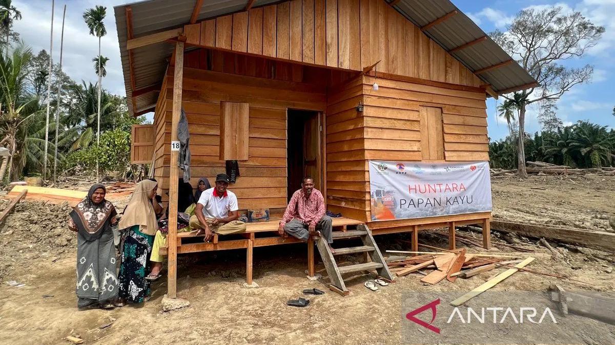 Penyintas Banjir di Aceh Utara Tinggal di Huntara Kayu Meski Tanpa Listrik dan Fasilitas Dasar