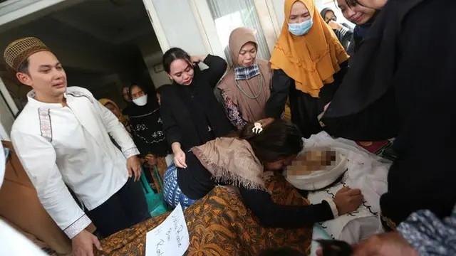 Ibunda Kiki Farrel Meninggal Dunia, Ini 7 Potret Suasana Rumah Dukanya