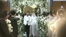 <p>Melihat Jessica Mila yang akan segera menikah, para bridesmaid seperti Enzy Storia dan Febby Rastaty terlihat menangis bahagia. [Fimela.com/Daniel Kampua]</p>