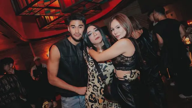 8 Potret Tamu Artis di Pesta Ultah BCL ke-39, Ariel dan Luna Maya Jadi Sorotan