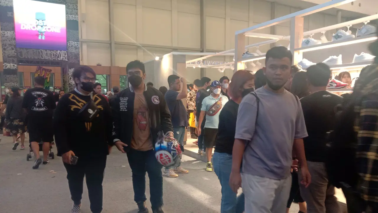Jakarta Sneaker Day (JSD) bersama sekolah fashion internasional ESMOD menghadirkan Sneaker Show dari brand lokal hasil kurasi Balai Pemberdayaan Industri Persepatuan Indonesia (BPIPI) yang siap berlenggang di red carpet JSD Solebration 2023, ICE BSD, Kabu