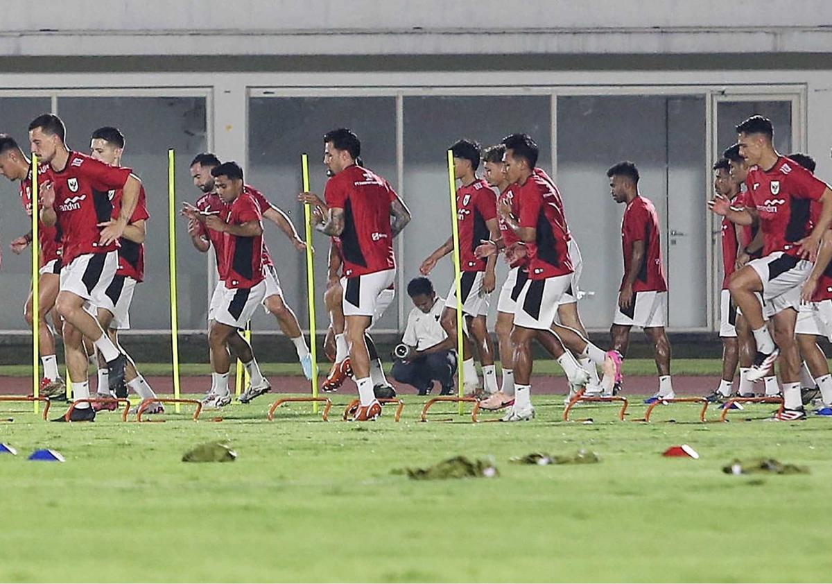 FOTO: Erick Thohir Pantau Langsung Latihan Timnas di Senayan