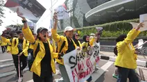 Aksi Mahasiswa Menuju DPR Diwarnai Saling Dorong dengan Polisi