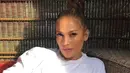 Jennifer Lopez kini tengah berpacaran dengan Alex Rodriguez ia sempat mengencni Ben Affleck. Jlo pun sempat menikah dengan Marc Anthony, Cris Judd dan Ojani Noa. (instagram/jlo)