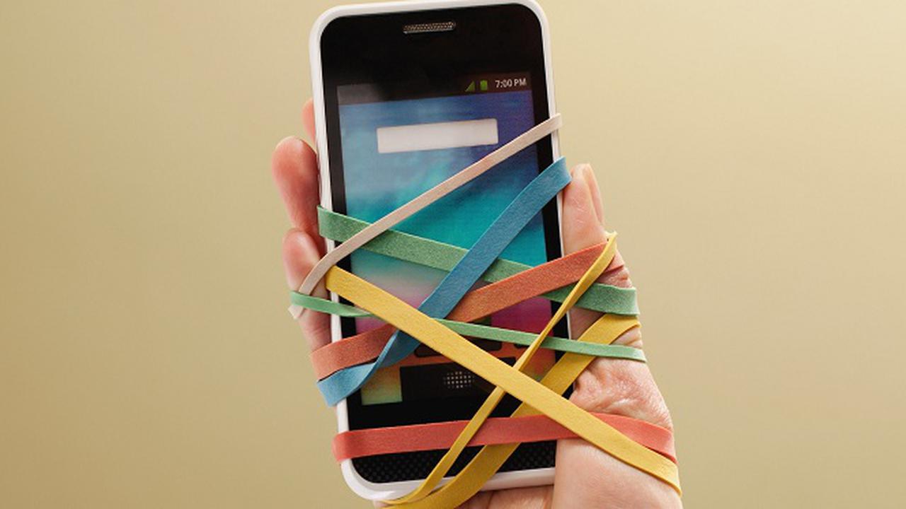 Tak Bisa Lepas dari Smartphone? Coba 3 Barang Unik Ini