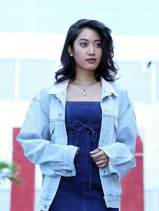 "(Pengennya cepat) Nikah! Dia (ibu) bawel. Wid, kok sudah enggak ada pacar ya? Kamu enggak belok kan? Sampai dikira begitu," kata Widi di kawasan Tendean, Jakarta Selatan, Jumat (16/9). (Nurwahyunan/Bintang.com)