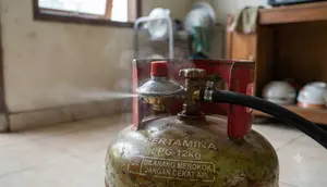Cara Mengatasi Tabung Gas Mendesis: Panduan Aman Anti-Panik di Dapur