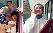 Potret Mulan Jameela Ambil Rapor Sekolah Anak, Muhammad Ali Sempat Nangis