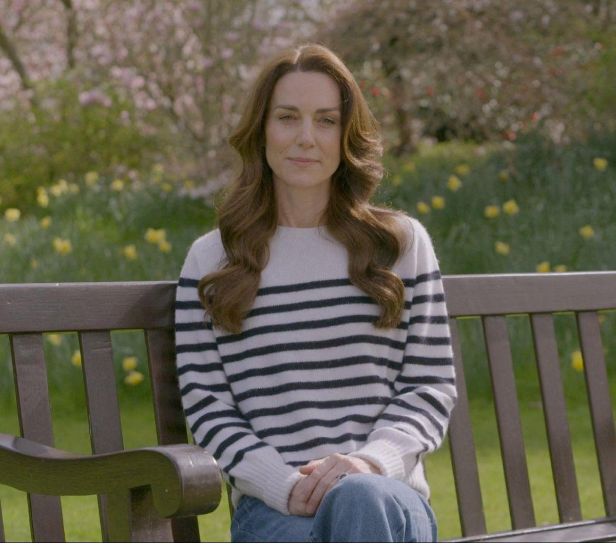 Istri Pangeran William dari Inggris, Catherine atau Kate Middleton akhirnya muncul ke publik untuk pertama kalinya setelah 'menghilang' selama beberapa bulan. Kate muncul dalam sebuah video yang dirilis Kerajaan Inggris, pada Jumat (22/3/2024). Foto:&nbsp