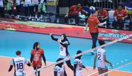 Jakarta Pertamina Enduro (JPE) membuka peluang mempertahankan gelar Proliga 2026 setelah menaklukkan Gresik Phonska Plus Pupuk Indonesia dengan skor 3-1 pada leg pertama Grand Final Proliga 2026, di GOR Amongrogo, Yogyakarta, Jumat (24/4/2026) sore WIB. (dok. PBVSI)