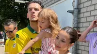 Kamari Anak Jennifer Coppen Temani Justin Hubner Latihan Sepak Bola, Gayanya Menggemaskan