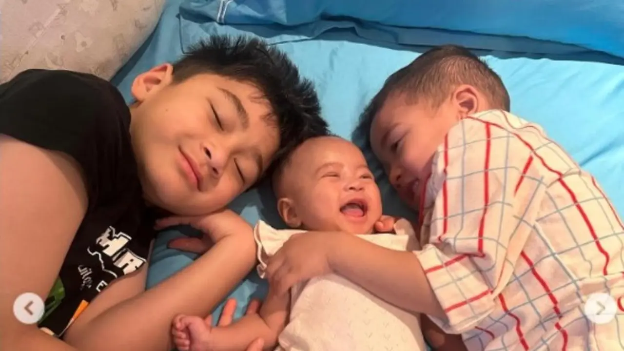 Raffi Ahmad dan Nagita Slavina Ungkap Wajah Baby Lily Tanpa Stiker, Disebut Mirip Rafathar dan Rayyanza.