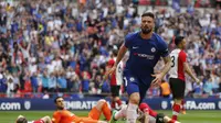 Striker Chelsea Olivier Giroud merayakan golnya ke gawang Southampton pada semifinal Piala FA di Stadion Wembley, Minggu (22/4/2018). Chelsea menang 2-0. (AP Photo/Frank Augstein)