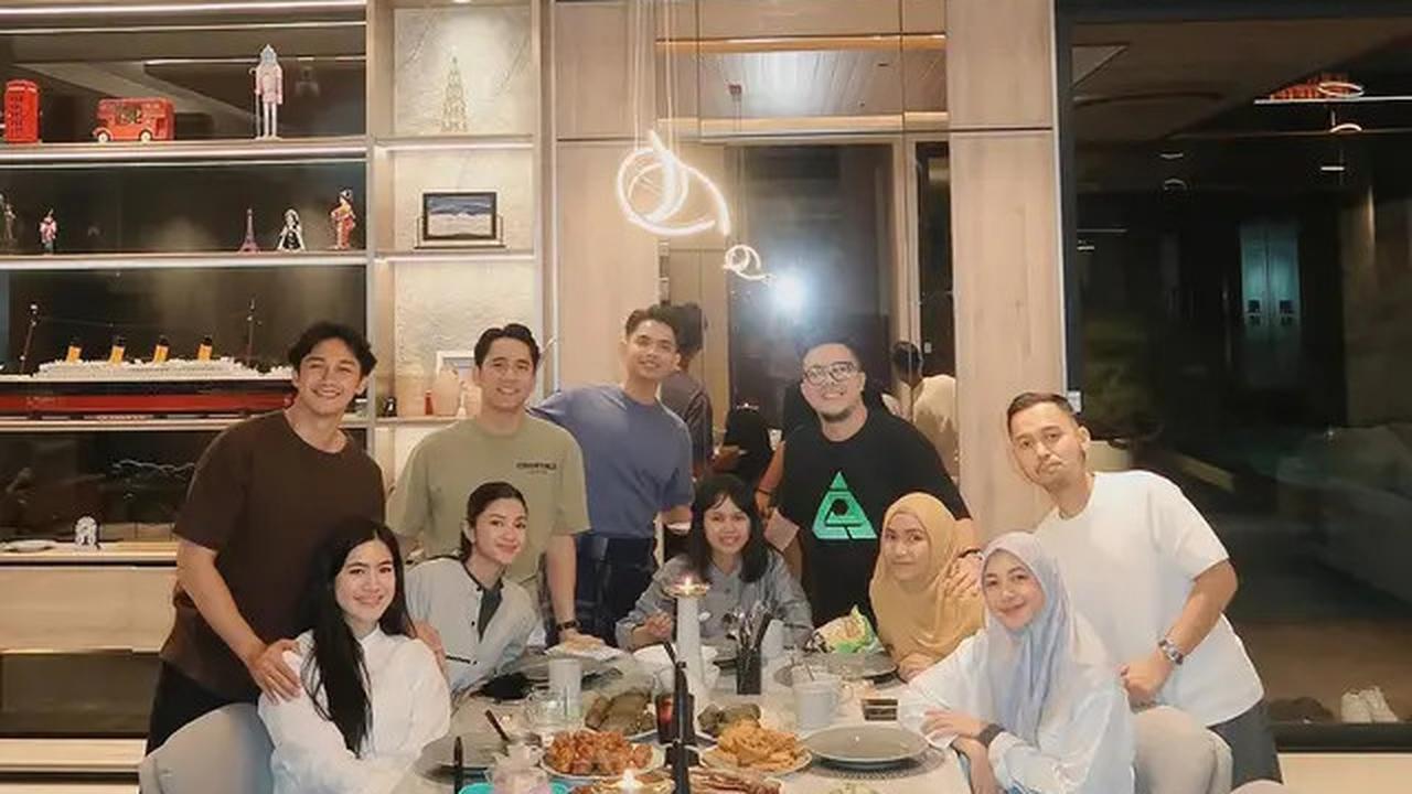 6 Potret Felicya Angelista Bukber Bareng Teman Muslim, Saling Menghargai Perbedaan