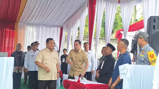 Presiden RI Prabowo Subianto menggunakan hak pilihnya pada pemilihan kepala daerah (Pilkada) Jawa Barat 2024.