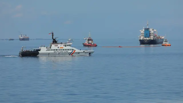 Indonesia, Filipina, dan Jepang kerja sama atasi tabrakan kapal tanker dan kapal penumpang. Ini merupakan skenario latihan penanggulangan tumpahan minyak di laut (Regional Marpolex) 2022. (Dok Kemenhub)