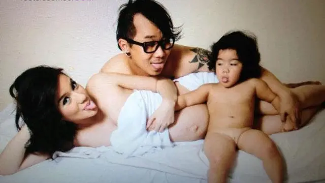 6 Artis Pose Seksi Saat Hamil