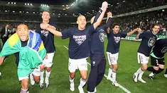 Bordeaux' players jubilate at the end of the French L1 match Caen vs Bordeaux on May 30, 2009 at Michel d'Ornano stadium. Bordeaux clinched their first French league championship title in 10 years. AFP PHOTO/KENZO TRIBOUILLARD