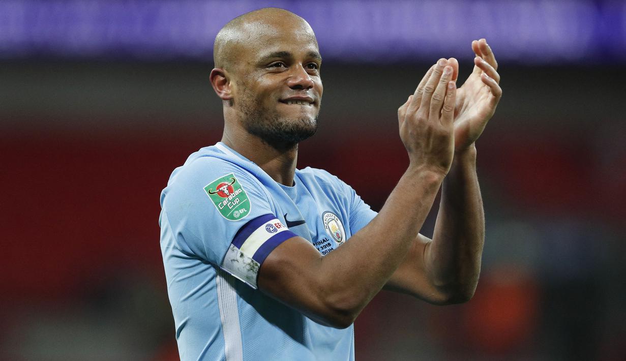 Vincent Kompany pernah dikabarkan akan direkrut oleh Barcelona dari Hamburg pada 2008 silam. Namun, kontrak tersebut dikalahkan oleh Manchaster City. (AFP/Adrian Dennis)