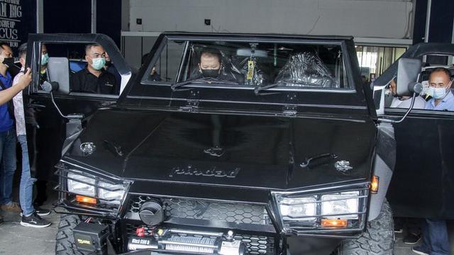 Bupati Jember terpilih Hendy Siswanto akan menggunakan mobil Maung buatan PT Pindad.