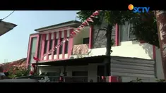 Rumah orang tua Andika juga sempat didatangi polisi. Namun pihak keluarga membantah, rumahnya dibangun dengan dana dari First Travel.