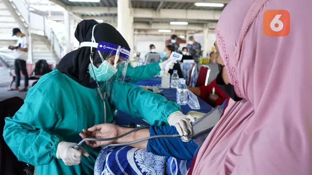 Vaksinasi Covid-19 di Pelindo IV (Liputan6.com/Fauzan)