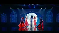 Video musik "Benang Sari, Putik, dan Kupu-Kupu Malam" oleh JKT48. (Dok. Youtube/JKT48)