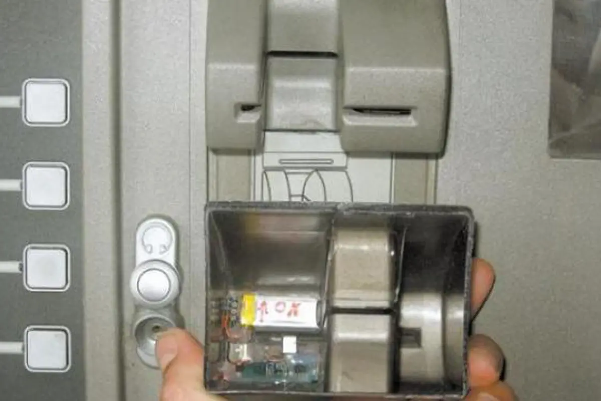 Mengenal Modus Pembobolan ATM Melalui Teknik Skimming