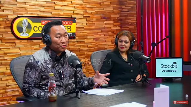 Deddy Corbuzier, Tengku Zanzabella, dan Prabowo Febrianto di video podcast Close The Door. (Foto: YouTube/Deddy Corbuzier)