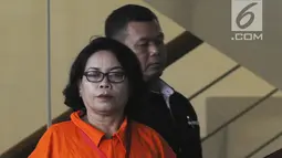 Mantan anggota DPRD Sumut periode 2009-2014, Arlene Manurung usai jalani pemeriksaan di Gedung KPK, Jakarta, Senin (10/12). Arlene diduga menerima suap penyetujuan LPJ APBD 2012 dan pengesahan perubahan APBD 2013, 2014 dan 2015. (Merdeka.com/Dwi Narwoko)