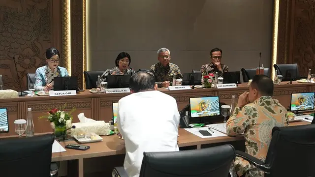 DPR menggelar pertemuan strategis bersama pemerintah, Bank Indonesia (BI), Otoritas Jasa Keuangan (OJK), dan Danantara Indonesia di Gedung Nusantara III, Kompleks Parlemen, Jakarta. (Istimewa)