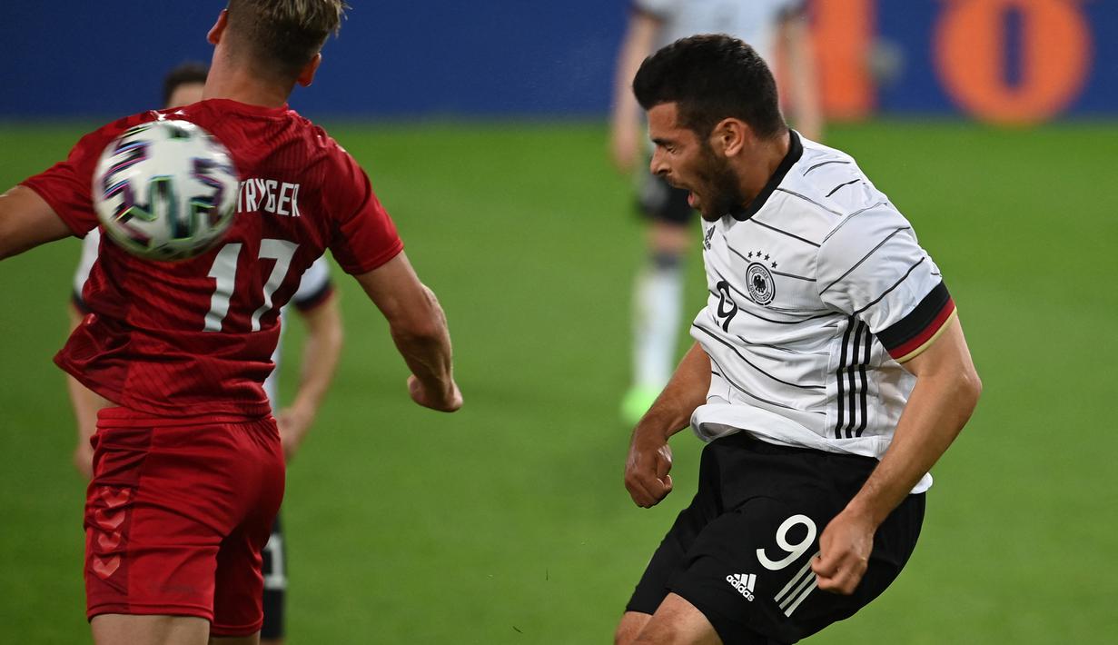 Kevin Volland. Striker berusia 28 tahun ini terakhir kali memperkuat Timnas Jerman saat laga persahabatan kontra Italia pada 2016. Kini, dengan prestasi ciamik bersama AS Monaco dengan catatan 18 gol dan 8 assist musim ini, dirinya dipanggil kembali dalam skuat Jerman. (AFP/Federico Gambarini/Pool)