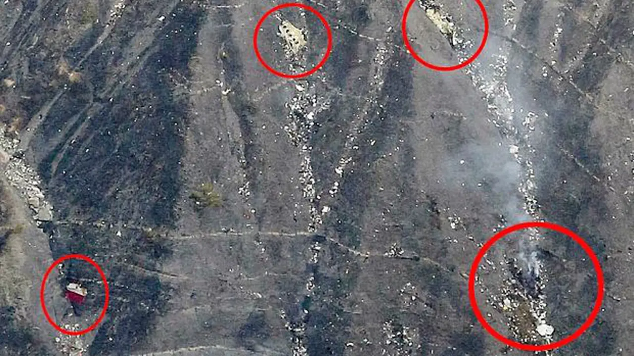 Serpihan pesawat Germanwings 