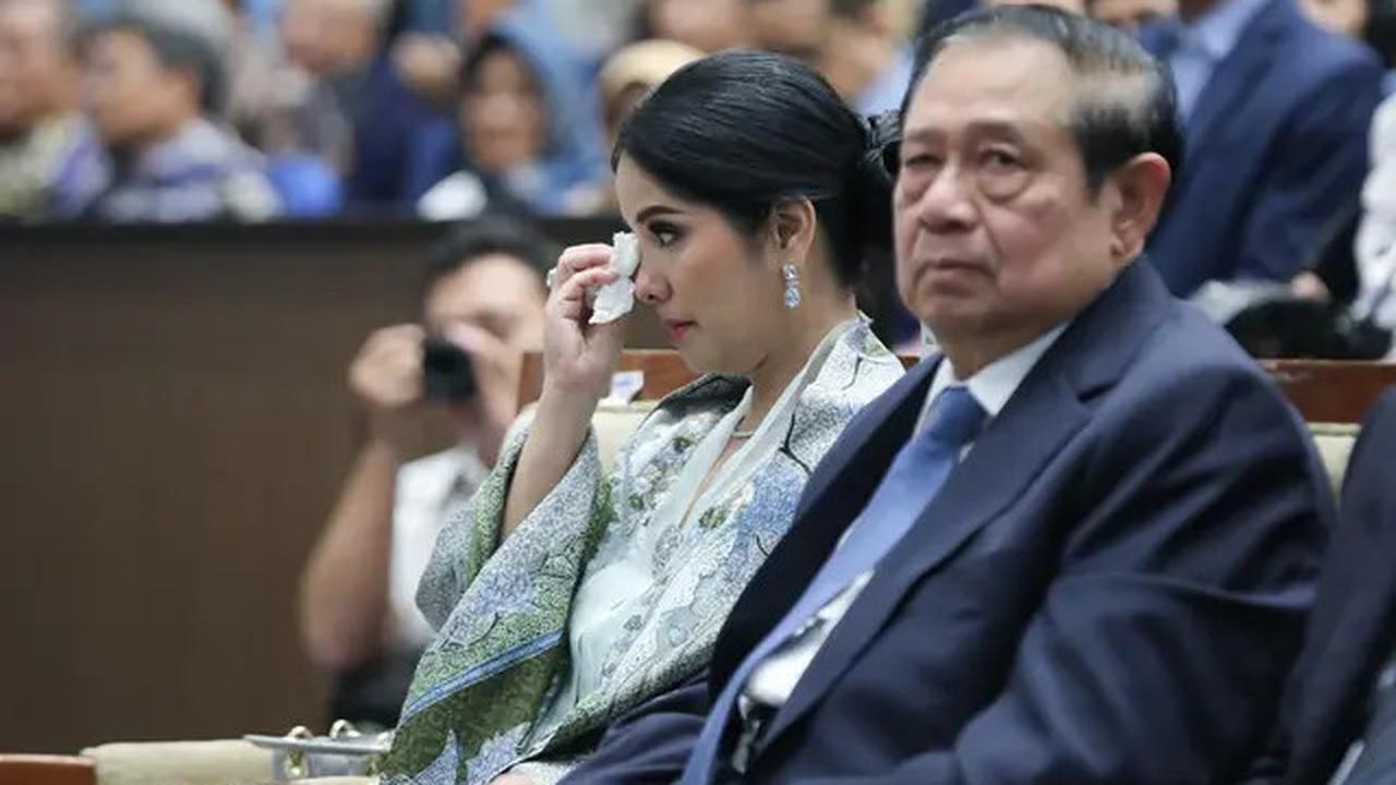 Reaksi Annisa Pohan Saat AHY Raih Gelar Doktor Cumlaude: Sungguh Ajaib Suamiku, Siap Jadi Dosen?