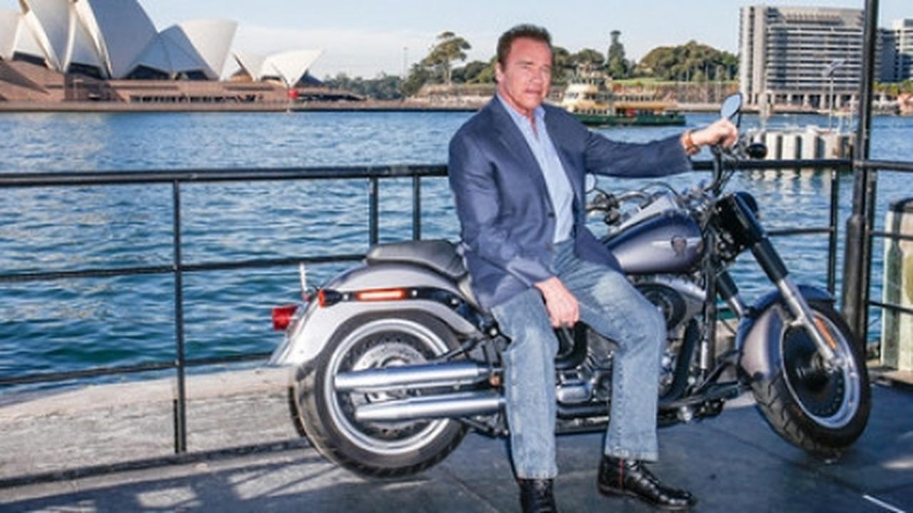 3 bintang ini coba tirukan mimik Arnold Schwarzenegger, sukses?