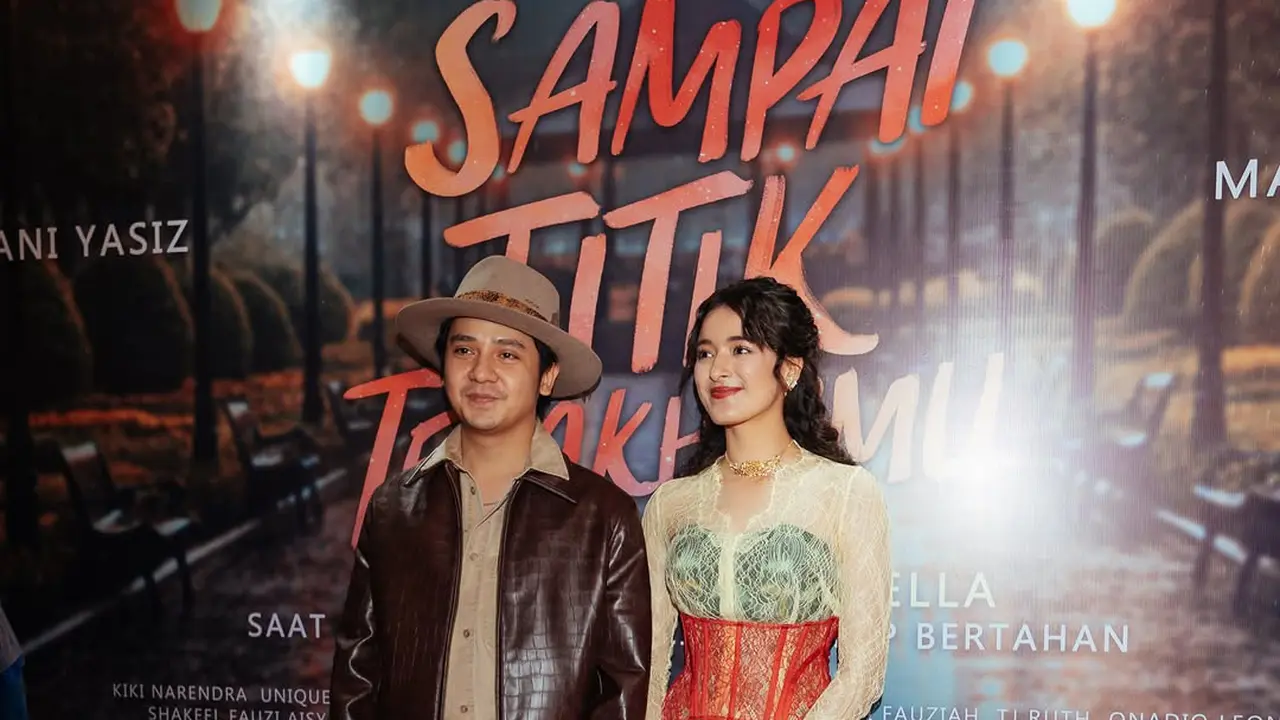 Gaya Mawar Eva De Jongh Tampil Berkebaya dengan Rambut Curly di Gala Premiere Film Terbaru, Dihadiri Sang Kekasih Bryan Domani