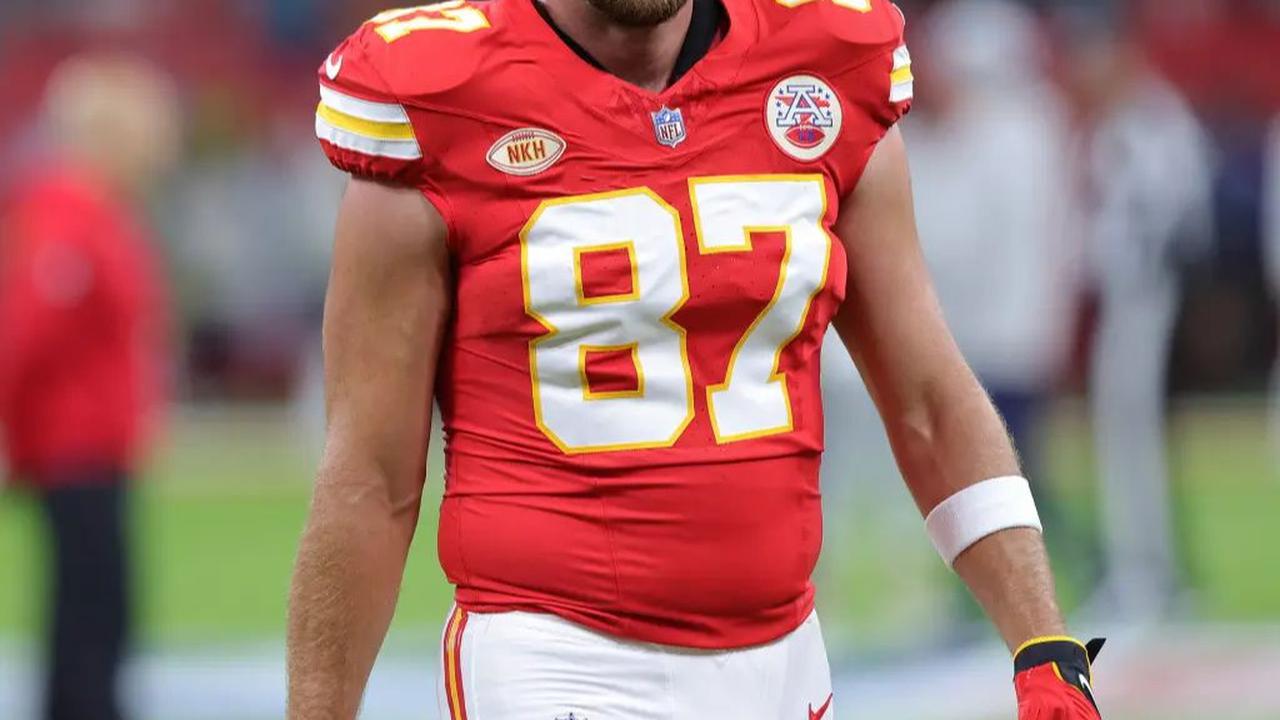 Kelce juga menjadi bintang reality show Catching Kelce, mencari pasangan hidup dari 50 wanita yang mewakili setiap negara bagian Amerika.