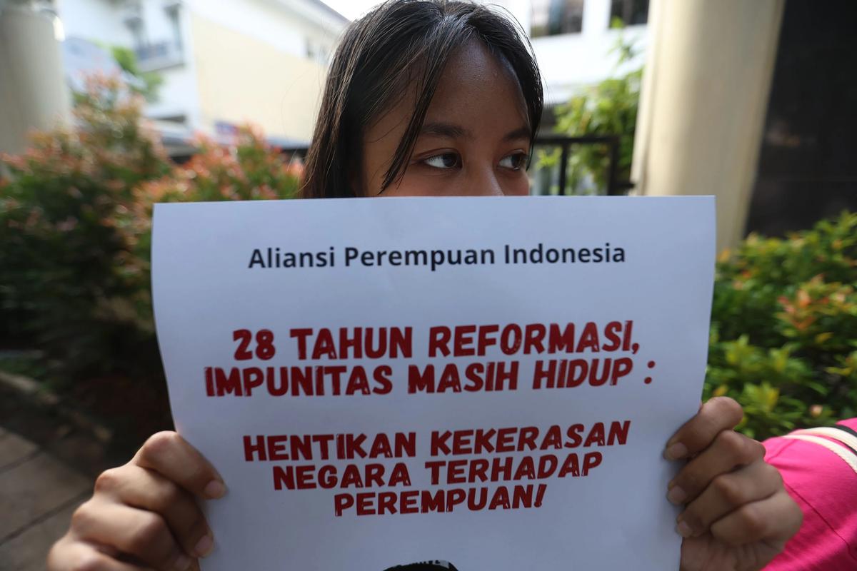 FOTO: Demo API Gaungkan Perlindungan Hak Perempuan di Komnas HAM
