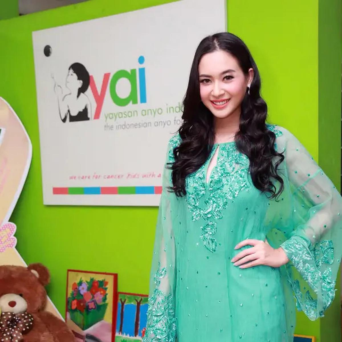 7 Inspirasi Outfit Warna Hijau Ala Elvira Devinamira, Pilihan di Cannes 2025 Curi Perhatian