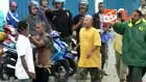 Pendukung timnas Belanda bentrok dengan pendukung Spanyol di Manokwari, Papua Barat. Keributan diduga bermula dari saling ejek antarpendukung. 