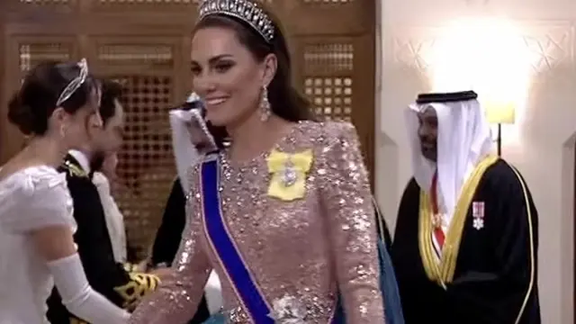 Anting-anting Greville Chandelier perdana dikenakan Kate Middleton saat menghadiri resepsi pernikahan Putra Mahkota Kerajaan Yordania Pangeran Hussein dengan Rajwa Al Saif pada Kamis 1 Juni 2023. (Dok. Tangkapan Layar The Royal Hashemite Court)