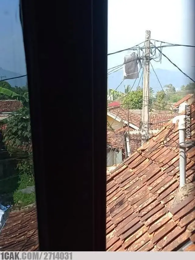 6 Posisi Benda di Kabel Listrik Ini Bikin Bingung Cara Naruhnya, Nyeleneh